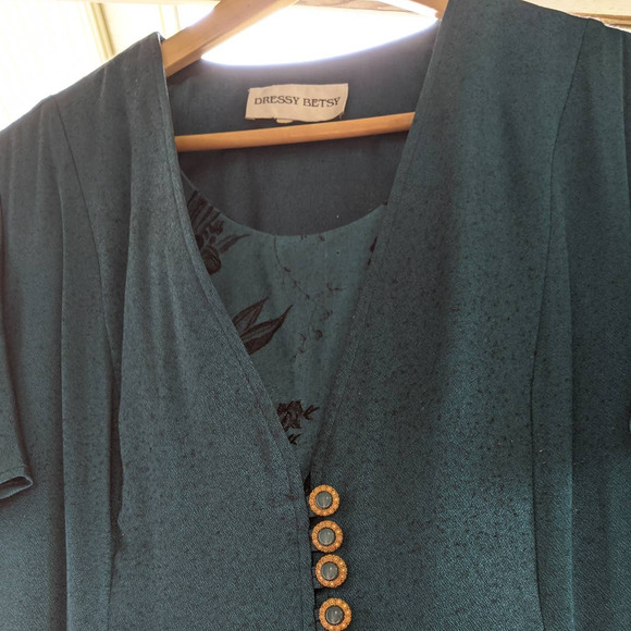 Dressy Betsy Emerald Green split front - Picture 2 of 8